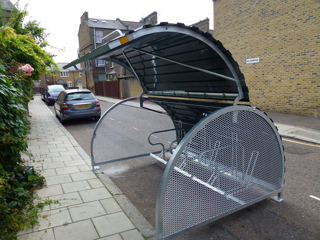 2014 09 17 LB Southwark - Hayles St - Bikehangar Installation -1- -2- blurred
